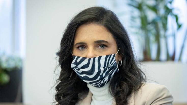 ליברמן ניצח את שקד: אושרו ביטוחי בריאות לפליטים