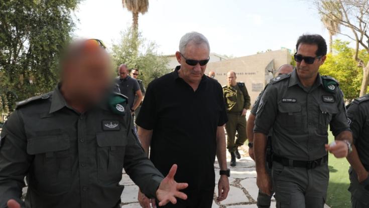 גנץ בהשוואה מקוממת: "לא נאפשר לטרוריסטים ופרובוקטורים לפגוע במקומות הקדושים"