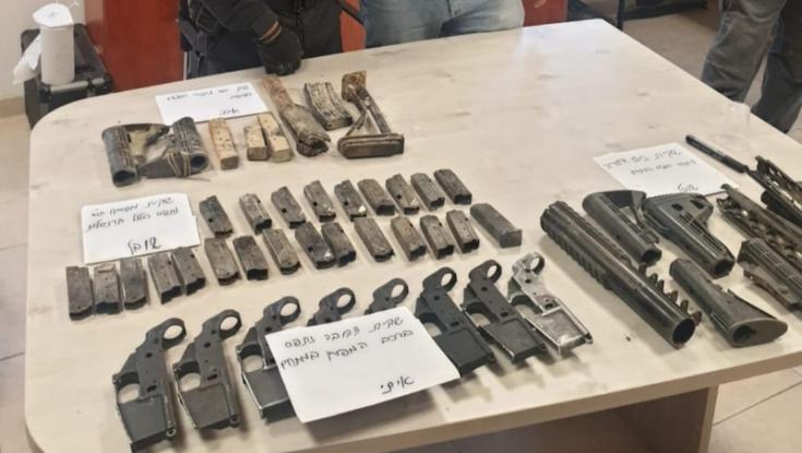 הפשע בדרום: עשרות אמצעי לחימה נתפסו בבית בתל שבע