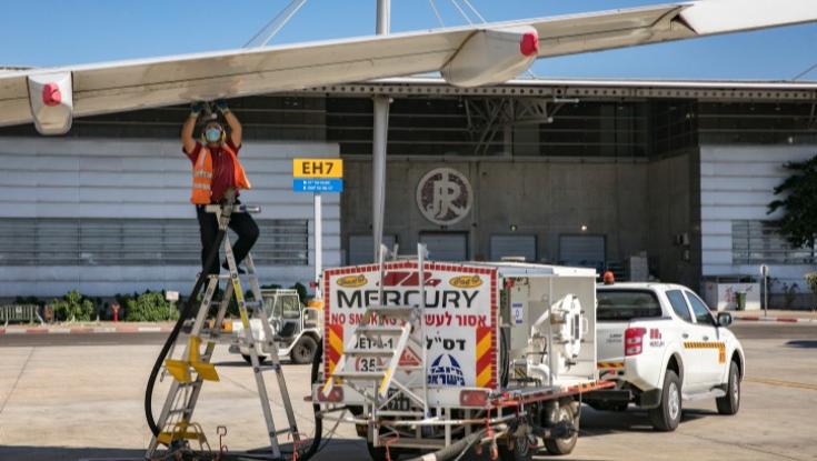 חקירה בנתב"ג: מכונאים מוטסים הבריחו אלכוהול וסיגריות בשווי עשרות אלפי דולרים