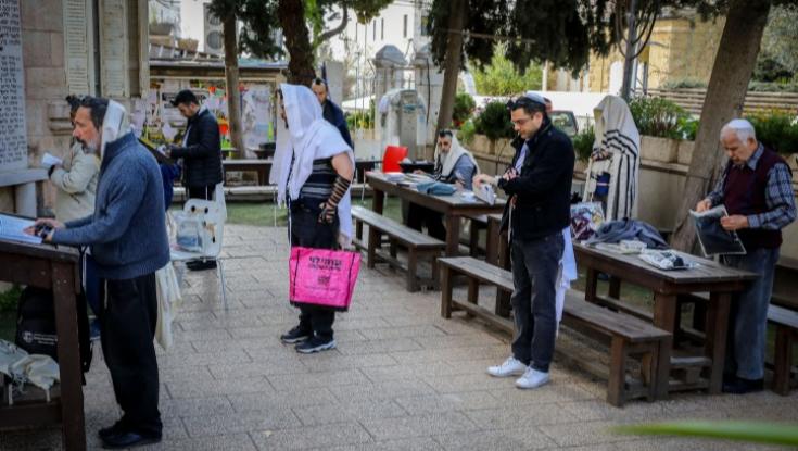 הימים הנוראים בפתח: כך תתכוננו למנייני החצרות