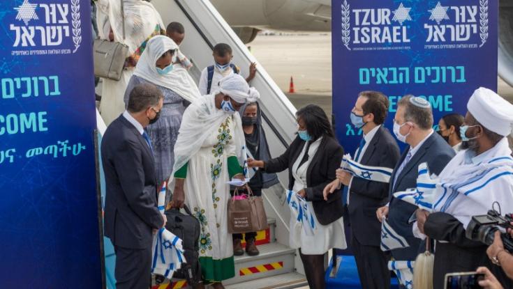 מבצע "צור ישראל" | 2,000 עולים מאתיופיה הגיעו לארץ, אלפים עדיין מחכים