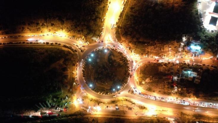 אביב אלוש ועוד אלפי מתפללים עלו לקבר יהושע הלילה