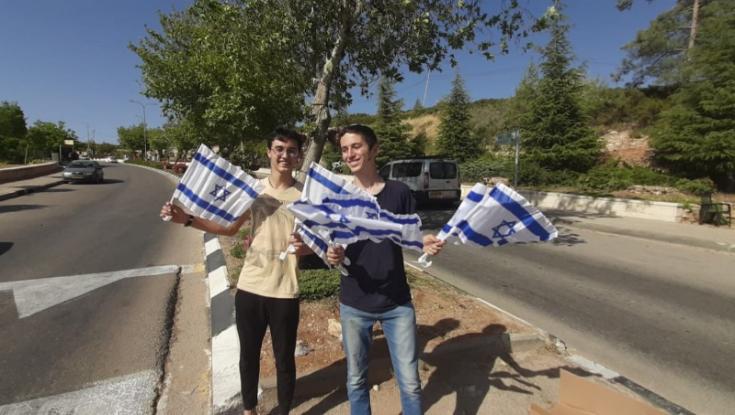 המשטרה עצרה שני חשודים שתלשו דגל ישראל מרכב בגוש עציון