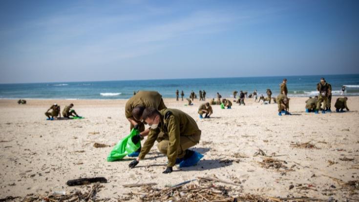 אסון הזפת: החשד - מכלית הטילה את הנפט בים והמשיכה למצרים