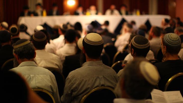 באמת לא הצלחתם למצוא אפילו אישה אחת שתוכלו לשבת איתה?