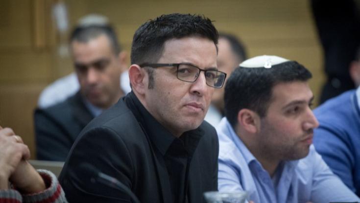 "חפלה מרוקאית": העיתונאי הימני נגד המחאה תחת ביתו של אהרן ברק