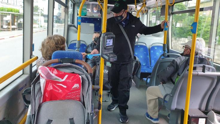 נחשף הסכום שמרוויחים פקחי התחבורה הציבורית על דוחות לנוסעים