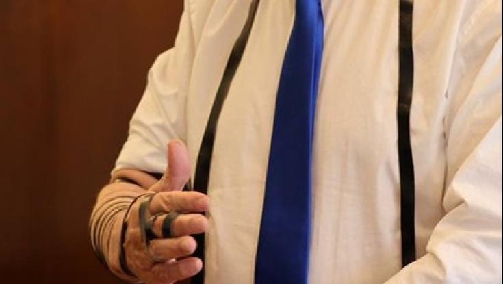 נתניהו פרסם תמונה מרגע נדיר: "כך אני עושה היום בחרדת קודש"