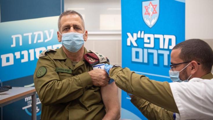 הרמטכ"ל אביב כוכבי התחסן במנה השלישית "מה שצריך לעשות נעשה"