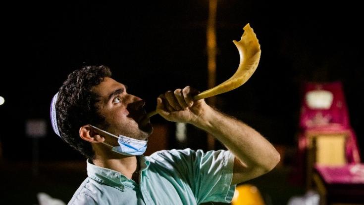 מרגש: אלפי מתפללים בכיכר דיזינגוף בתל אביב