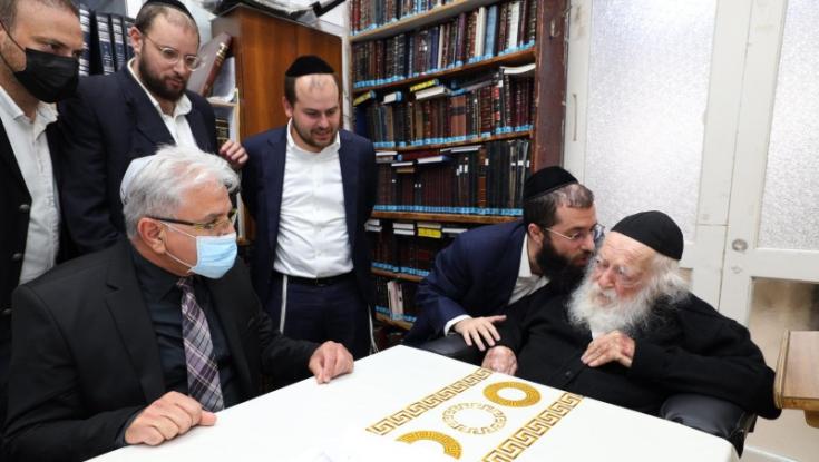 לאחר שהורה לחסן את הילדים: מתנגדי החיסונים נגד הרב קנייבסקי