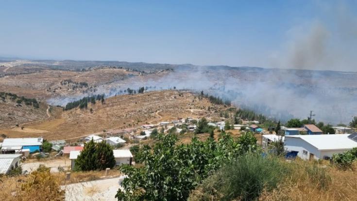 שריפה גדולה פרצה על יד בת עין, פונו בתים