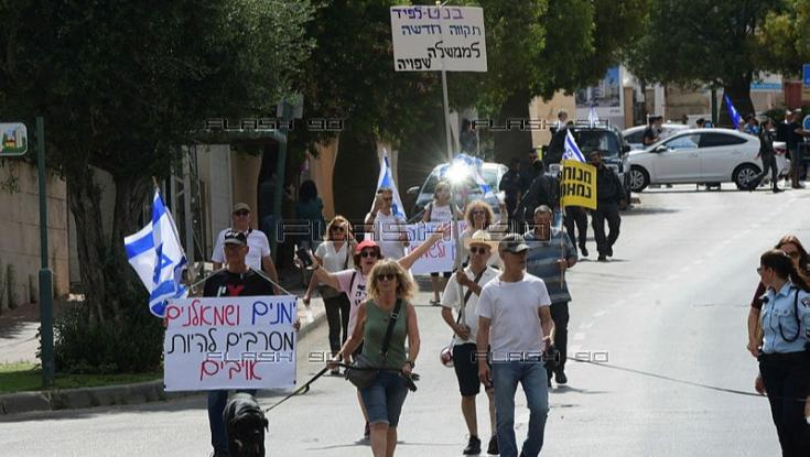 'לך': השכנים של בנט עתרו נגדו לבג"ץ