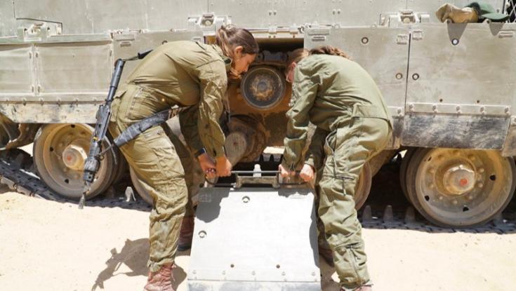 היסטוריה: הטנקיסטיות תופסות קו | צפו: