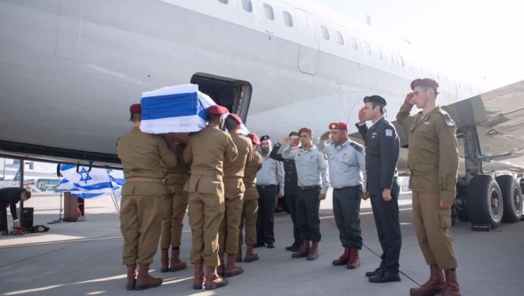 טקס הקבורה של הצנחן הראשון שנפל חלל