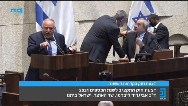 "לא רוצה לרדת" | עימות חריג במליאה בין אחמד טיבי למיקי לוי