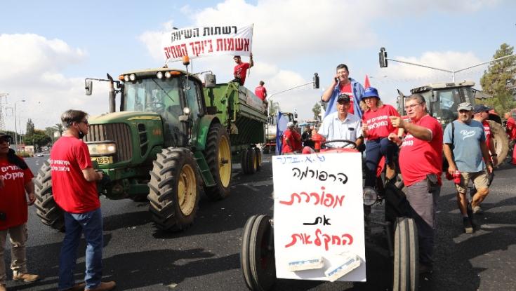 מחאת החקלאים יצאה לדרך, אלפי ביצים הושמדו
