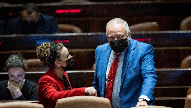 "משבר קואליציוני": חברי כנסת מהשמאל מאיימים על ליברמן
