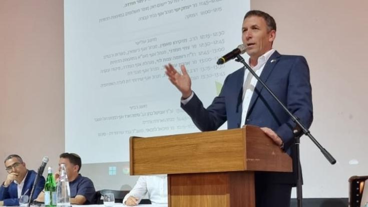 כהנא נגד ליברמן: לא אאפשר פגיעה בשירותי הדת