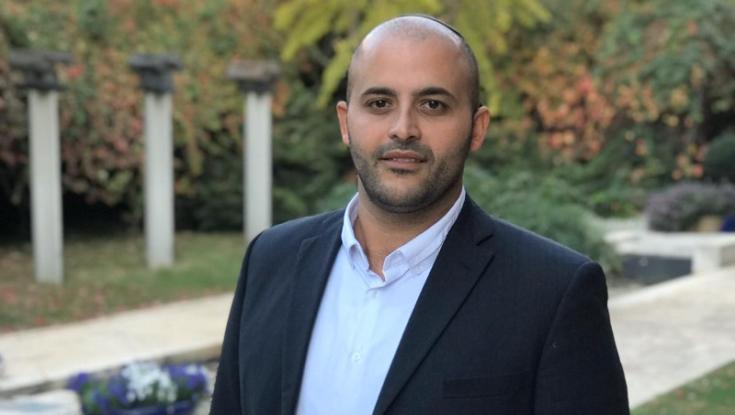 התחדש: יועז הנדל מינה יועץ תקשורת סרוג