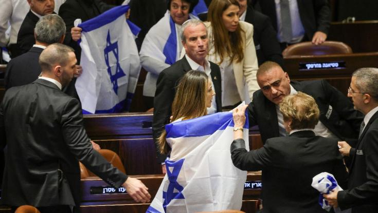 דרמה וצרחות במליאת הכנסת: הרפורמה המשפטית עולה להצבעה