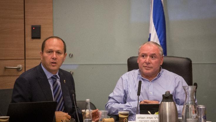 אש בליכוד | אמסלם תוקף את ברקת: "חתרן שמסתתר מאחורי שכירי חרב"