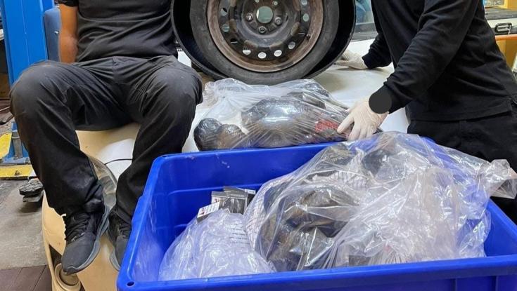 מטורף: כמות עצומה של טבק לנרגילה הוברחה בתוך הגלגל הרזרבי