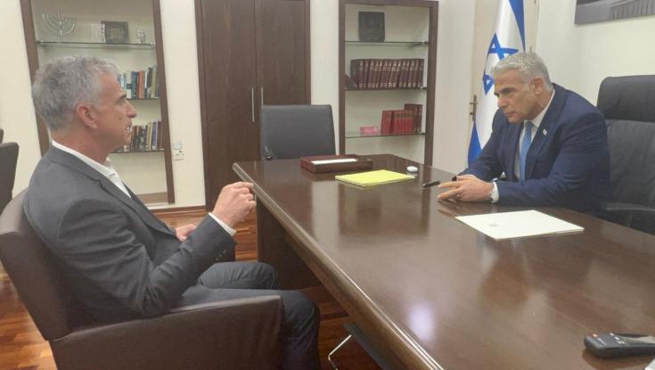 על סף הסכם גרעין: לפיד נפגש עם ראש המוסד