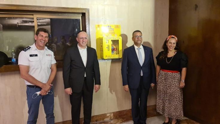 מתכוננים לחגים: בבתי הכנסת בירושלים מתקינים דפיברילטור