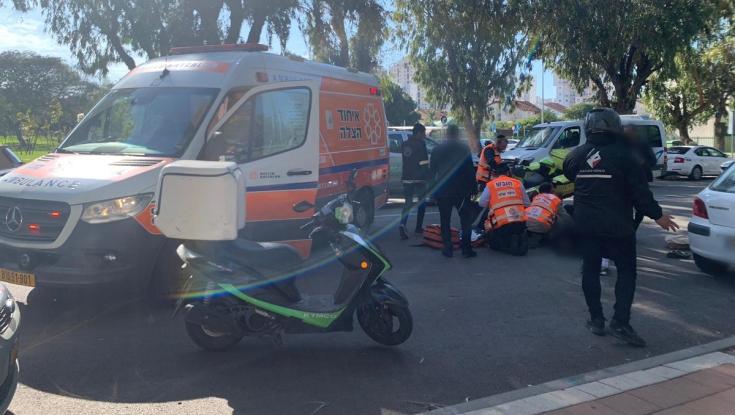 אשדוד: הולכת רגל נפגעה מאופנוע - מצבה בינוני