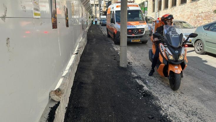 בת שנה וחצי במצב בינוני לאחר שנכוותה מאספלט רותח