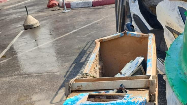 תיעוד: עקרו כספומט מהמקום באמצעות כבל גרירה שחובר לרכב