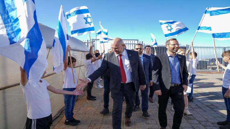 אמיר אוחנה הגיע לאירוע נטיעות ביישוב חילוני בבנימין