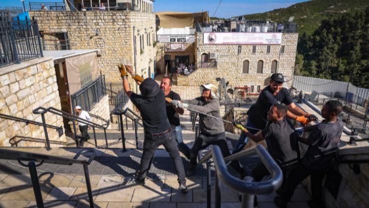 שבוע לפני ההילולה: צעירים התפרעו במירון