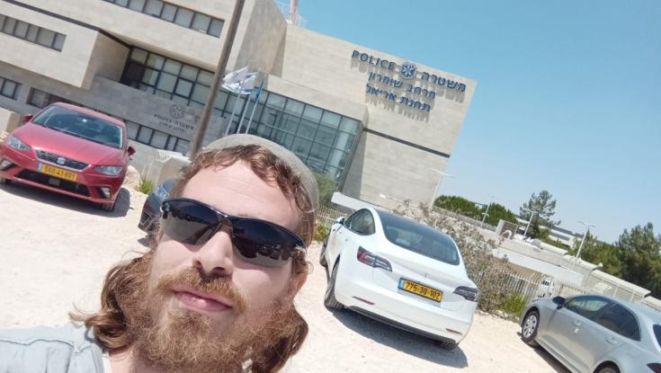 תושב השומרון נחקר באזהרה בגין תגובות גולשים לציוץ שלו בטוויטר