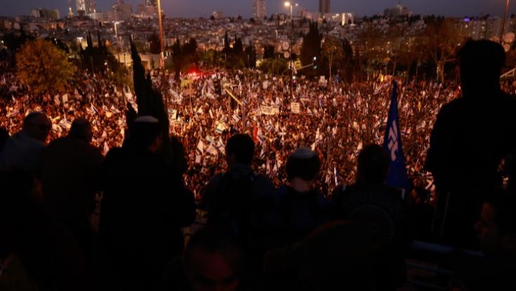 צעירים תכננו לפגוע במפגינים- ונתפסו בעקבות סרטון ברשת החברתית