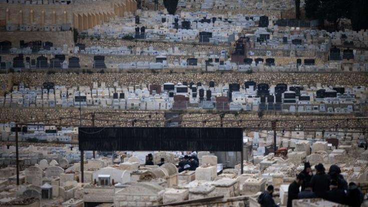 קבצן נשדד באלימות בבית הקברות בהר המנוחות