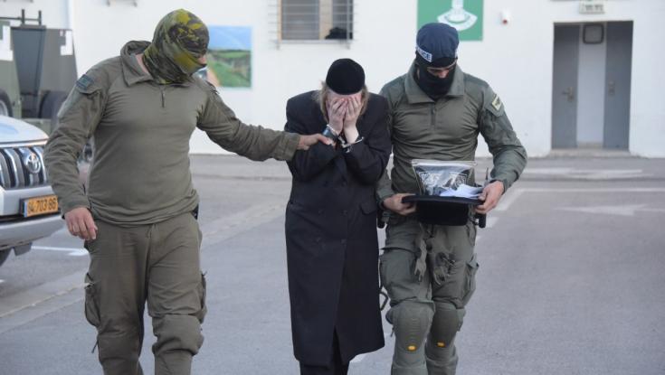 סכינים יפנים ופטישים: חרדים קיצוניים נעצרו בדרכם לחבלה בתשתיות במירון