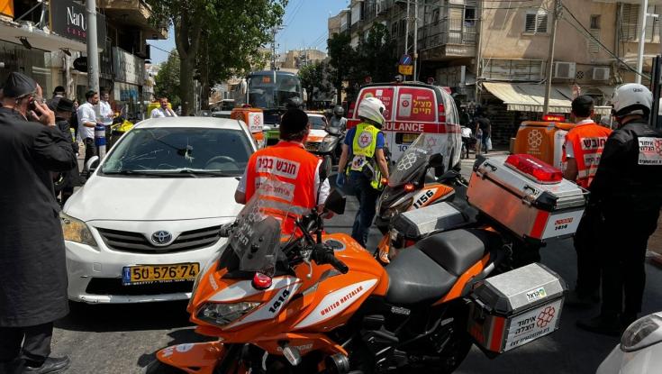 אב ובנו נפגעו מרכב בבני ברק - מצבם בינוני וקל