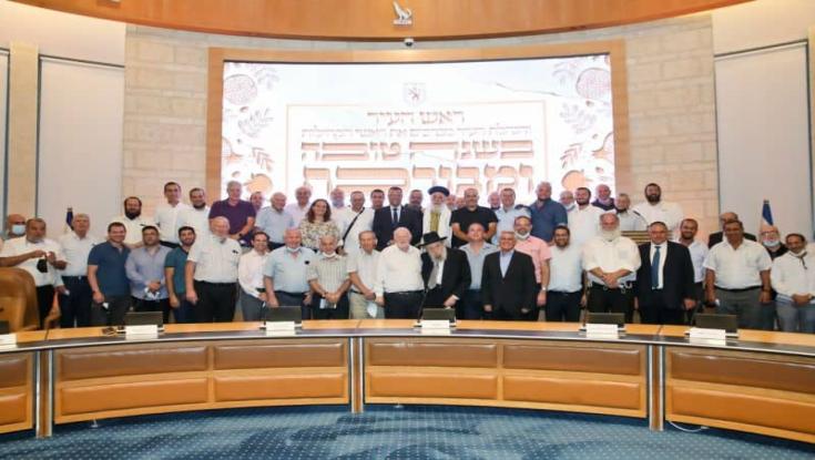 בירושלים נערכים לתפילות במסגרת הגבלות הקורונה
