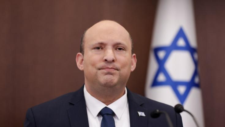 בנט שיתף תמונה משפחתית והרשת סערה | היועץ לשעבר: "שפל ממשי"