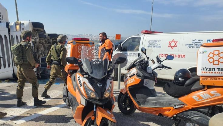 גבע בנימין: נהג משאית נפצע בינוני כתוצאה מתאונה עצמית