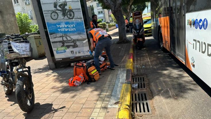 נתניה: כבן 70 מעד בירידה מאוטובוס &ndash; מצבו בינוני