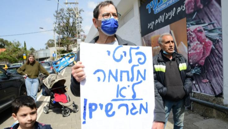 "יהודי לא מגרש פליט": אותם אלו שדחפו לגירוש יהודים לפני 17 שנה המציאו סיסמא חדשה