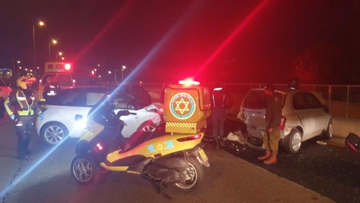 תאונת דרכים בכביש 20: צעיר בן 22 במצב בינוני