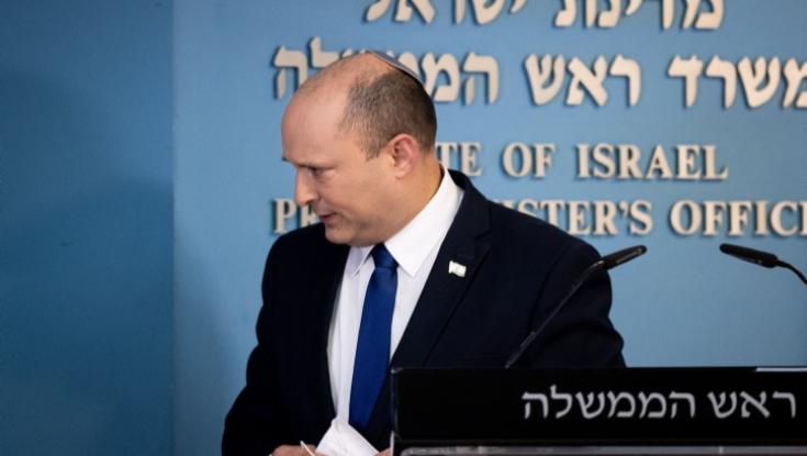 לאן הגיע בנט בלי סיכה על הדש?