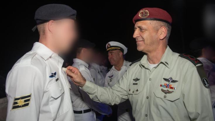 הלוחמים החדשים בשייטת 13 קיבלו את הסיכות: "אחד המסלולים הקשים בצה"ל"