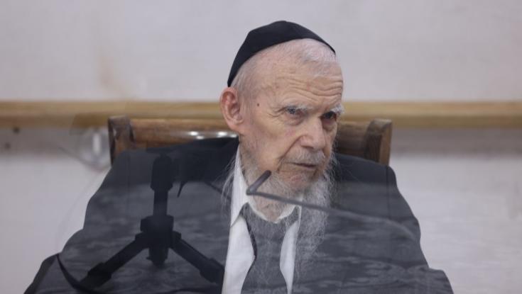 "מצריך תפילות רבות": הרב גרשון אדלשטיין עדיין מאושפז
