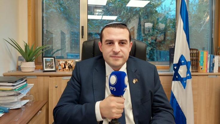 יום טוב כלפון קורץ לימין בהתבטאות מעוררת מחלוקת בוועדת החינוך | צפו